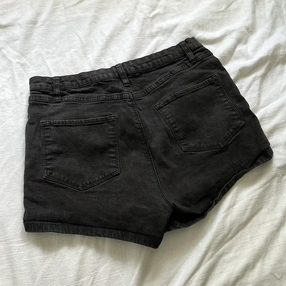 High rise shorts - Picture 2 of 3